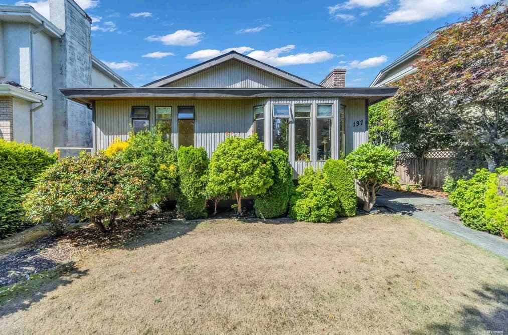 137 W WOODSTOCK AVENUE, Vancouver, BC — Residential for Sale - Main Photo