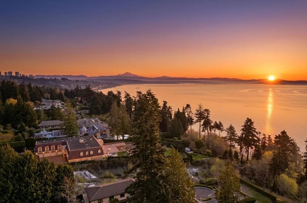 13706 MARINE DRIVE, White Rock, BC — Residential for Sale - Photo 2