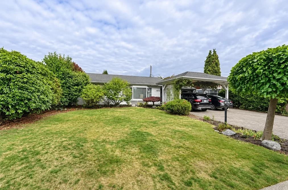 1374 SOWDEN STREET, North Vancouver BC V7P 1L8 - Photo 1