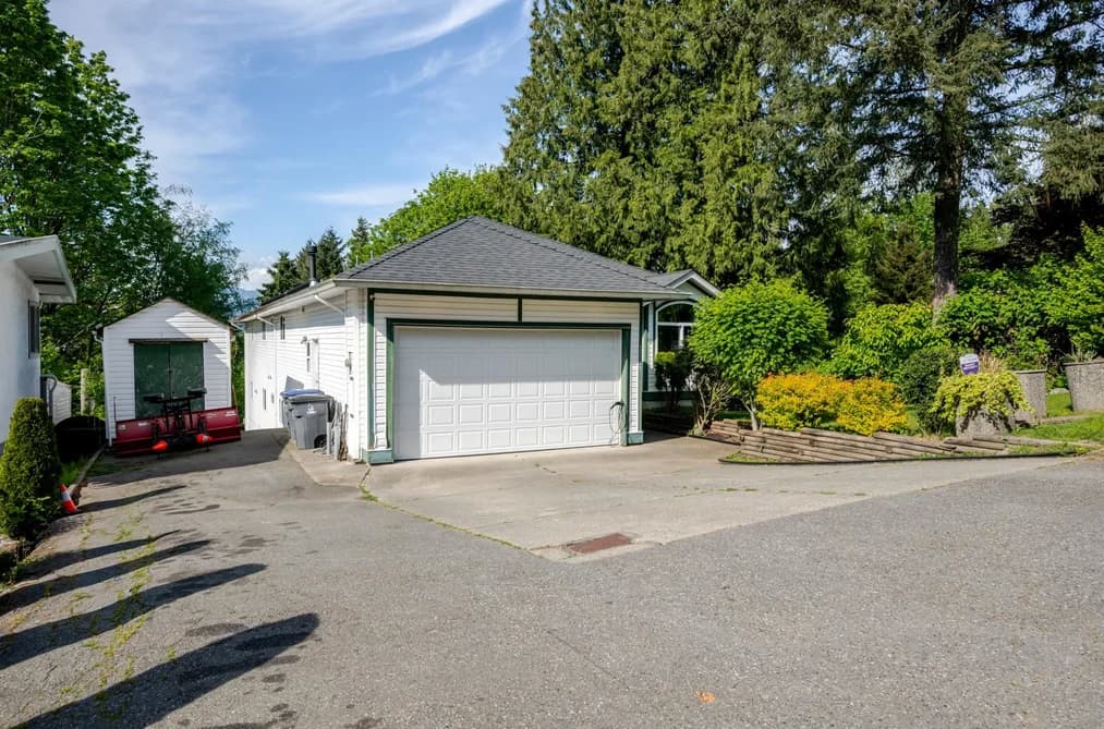 13747 115 AVENUE, Surrey, BC — Residential for Sale - Photo 2