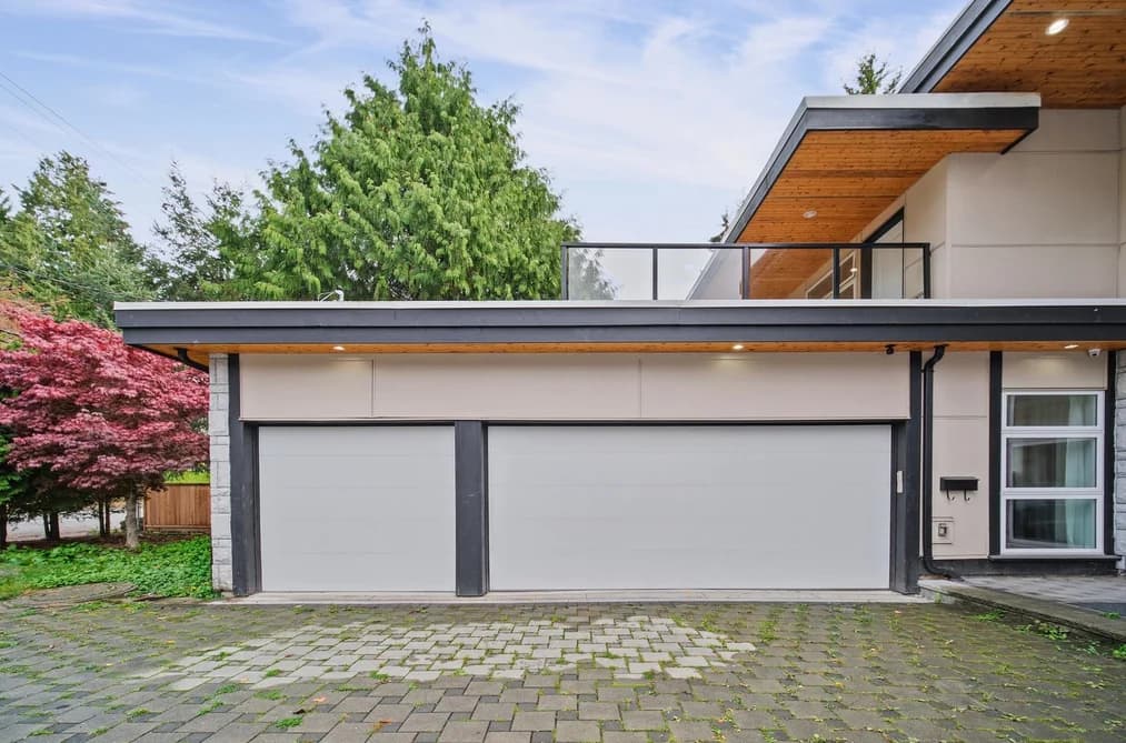 13766 North Bluff Road, White Rock, BC - House for Sale - Photo 2 of 35 13766 North Bluff Road, White Rock, BC - House for Sale - Photo 2 of 35