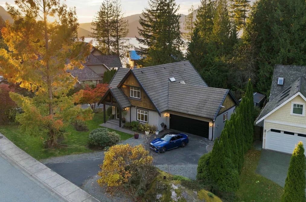 138 Stonegate Drive, West Vancouver, BC - MLS: R3179591 - Photo 2 138 Stonegate Drive, West Vancouver, BC - MLS: R3179591 - Photo 2