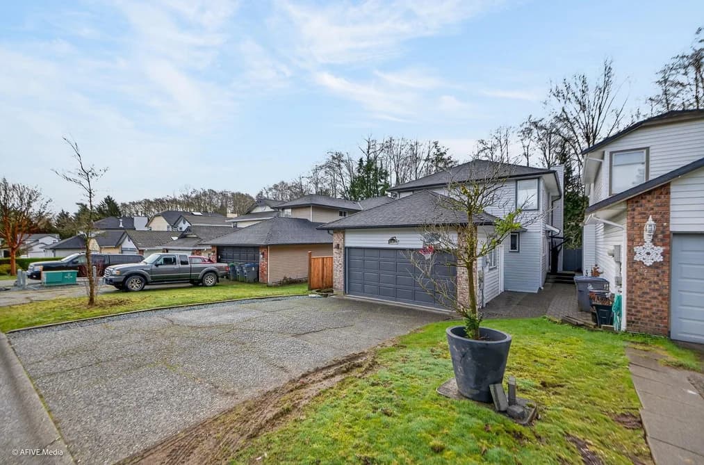 13812 65A AVENUE, Surrey, BC — Residential for Sale - Photo 2