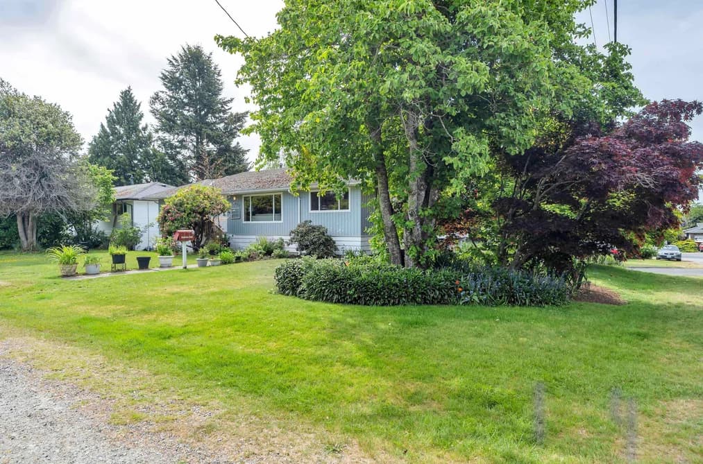 13890 BLACKBURN AVENUE, White Rock, BC — Residential for Sale - Photo 2