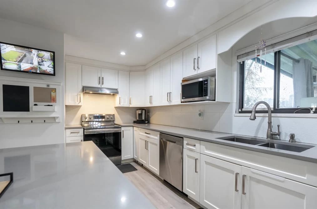13933 90A AVENUE, Surrey, BC — Residential for Sale - Photo 2