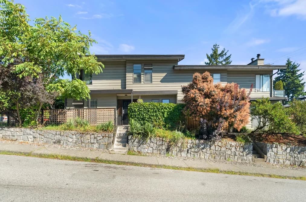 140-142 ST. PATRICKS AVENUE, North Vancouver, BC — Residential Income for Sale - Photo 2