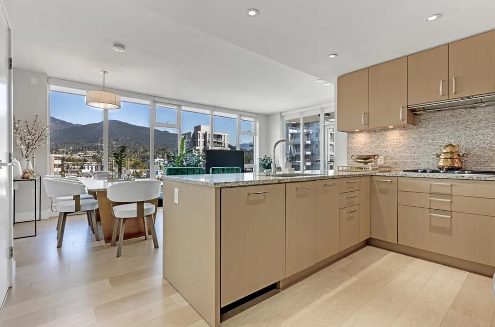 1401 150 W 15TH STREET, North Vancouver, BC — Residential for Sale - Main Photo