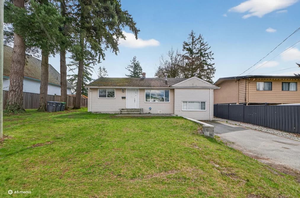 14032 GROSVENOR ROAD, Surrey, BC — Residential for Sale - Photo 2