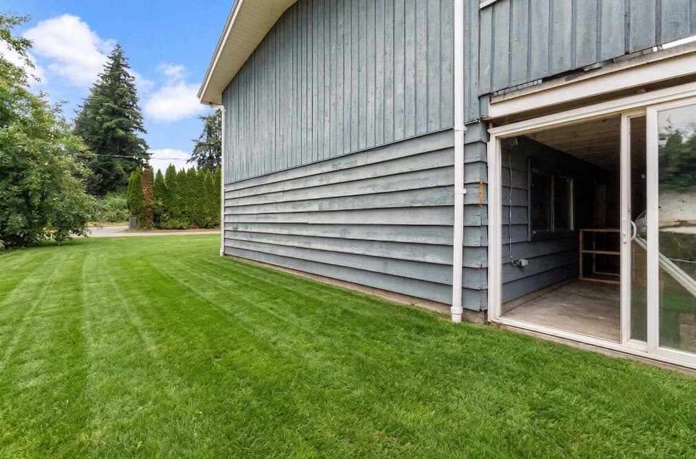 14042 110 AVENUE, Surrey, BC — Residential for Sale - Photo 2