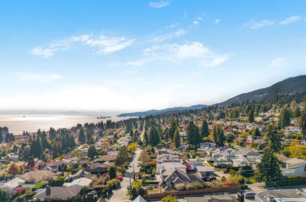 1405 20TH STREET, West Vancouver, BC — Residential for Sale - Photo 2