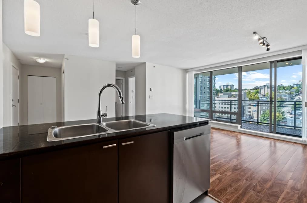 1408 39 SIXTH STREET, New Westminster, BC — Residential for Sale - Photo 2