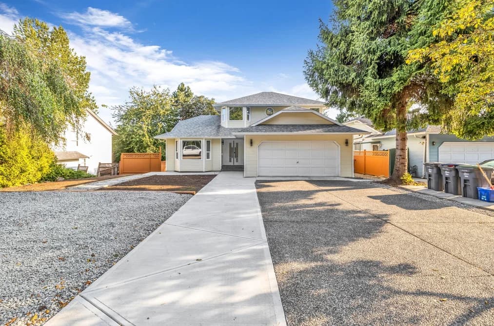 14278 HYLAND ROAD, Surrey, BC — Residential for Sale - Photo 2
