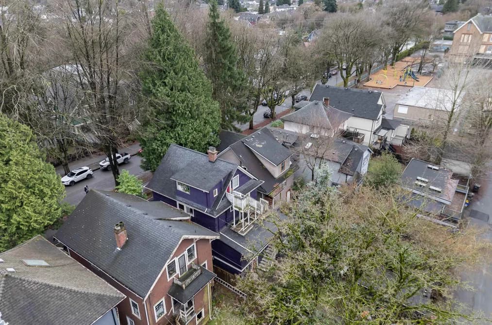 1437 E 10TH AVENUE, Vancouver, BC — Residential Income for Sale - Photo 2