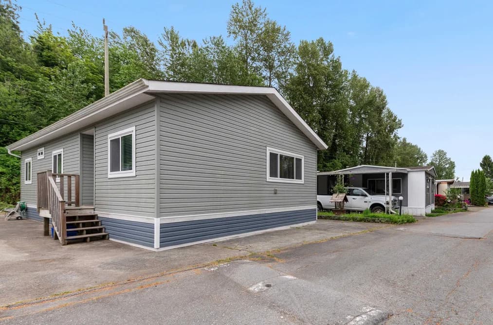 144 201 CAYER STREET, Coquitlam, BC — Residential for Sale - Photo 2