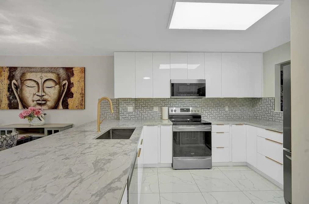 144 SHORELINE CIRCLE, Port Moody, BC — Residential for Sale - Photo 2