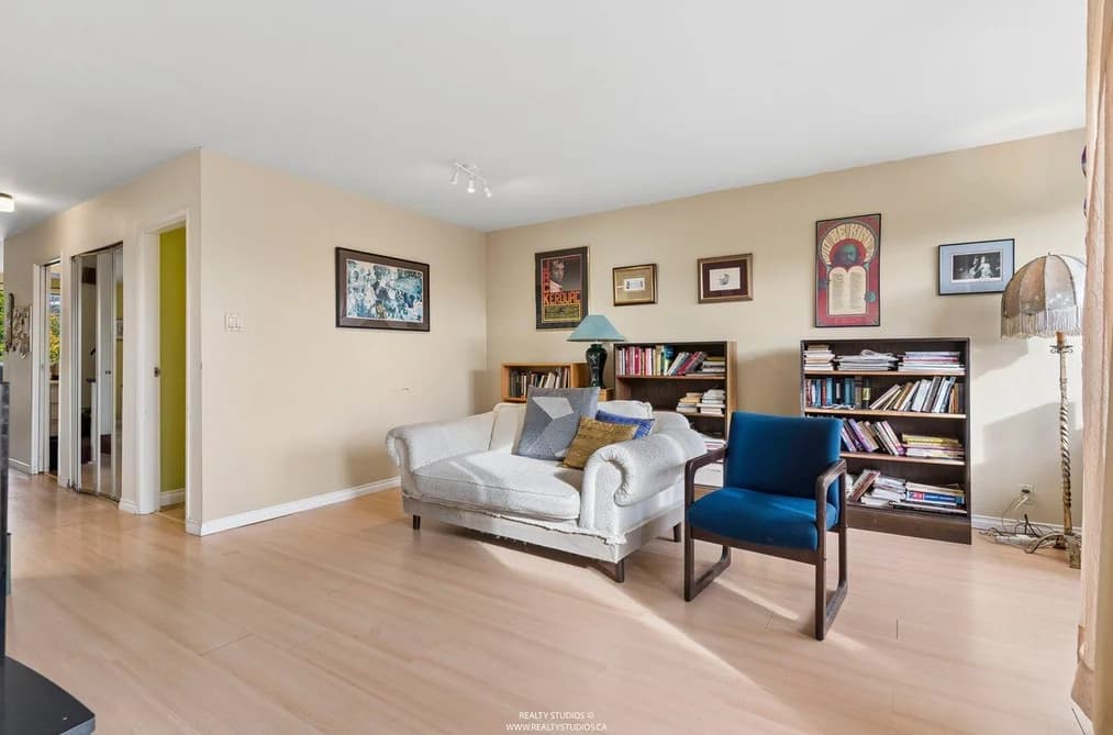 1459 Clyde Avenue, West Vancouver, BC - Townhouse for Sale - Photo 2 of 35 1459 Clyde Avenue, West Vancouver, BC - Townhouse for Sale - Photo 2 of 35