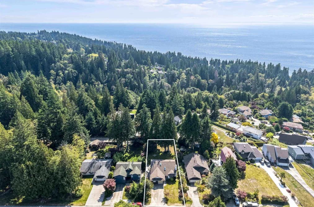 1461 Bonniebrook Heights Road, Gibsons, BC - MLS: R3165109 - Photo 2 1461 Bonniebrook Heights Road, Gibsons, BC - MLS: R3165109 - Photo 2