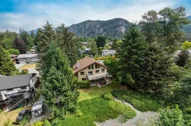 House for sale at 1464 Maple Crescent Squamish British Columbia - MLS: R3141016