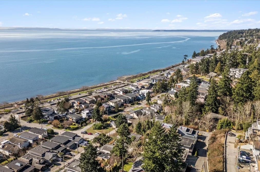 14667 W BEACH AVENUE, White Rock, BC — Residential for Sale - Photo 2