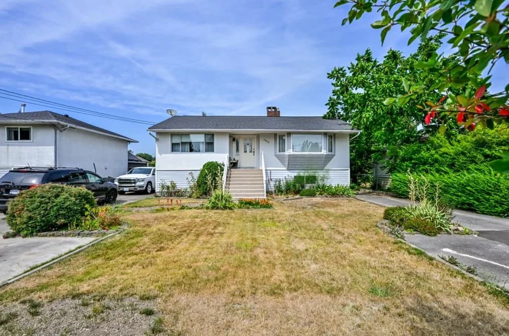 14677 111 AVENUE, Surrey, BC — Residential for Sale - Photo 2