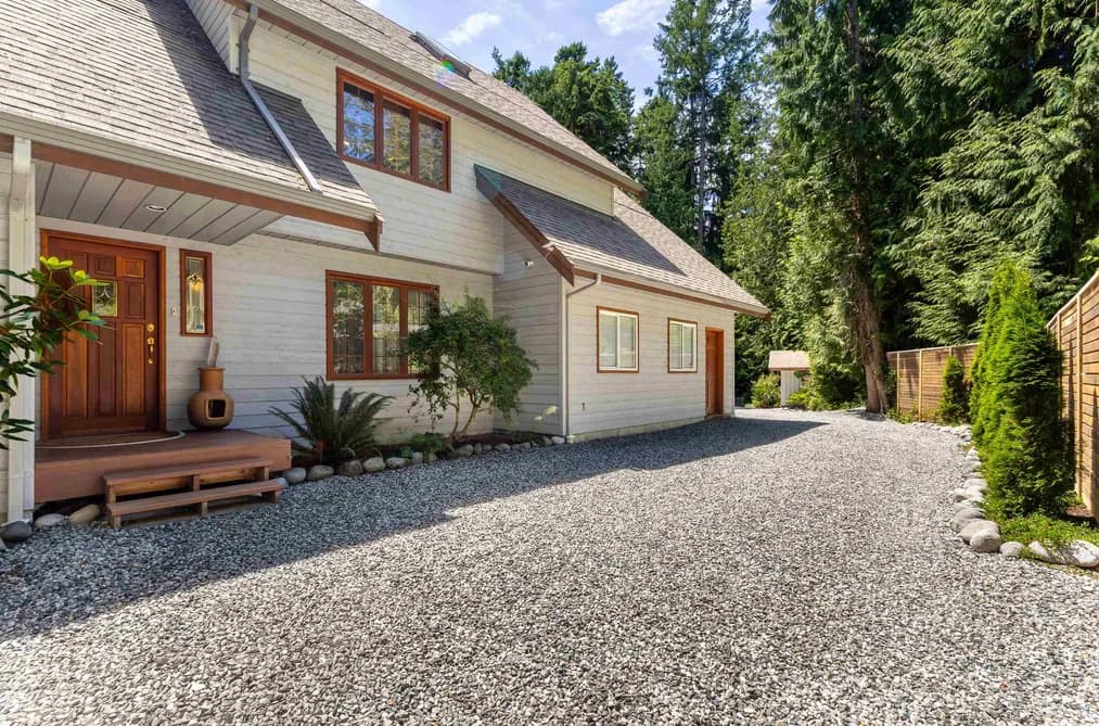 1484 HENDERSON AVENUE, Roberts Creek, BC — Residential for Sale - Photo 2