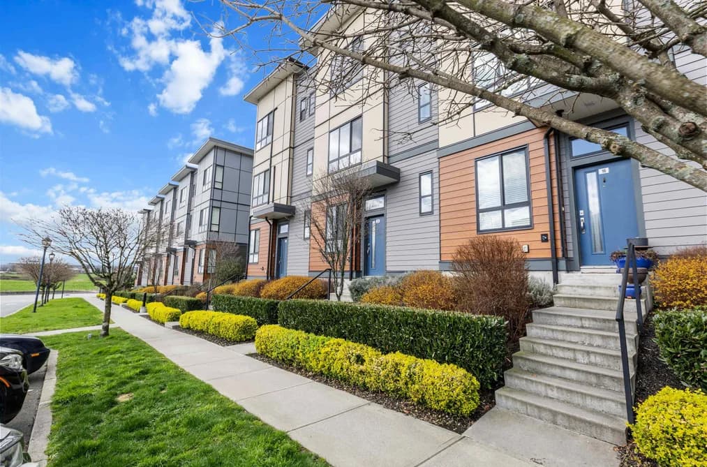 15 1938 NORTH PARALLEL ROAD, Abbotsford, BC — Residential for Sale - Main Photo