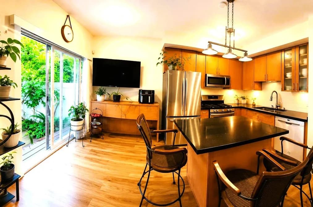 15 2678 KING GEORGE BOULEVARD, Surrey, BC — Residential for Sale - Main Photo