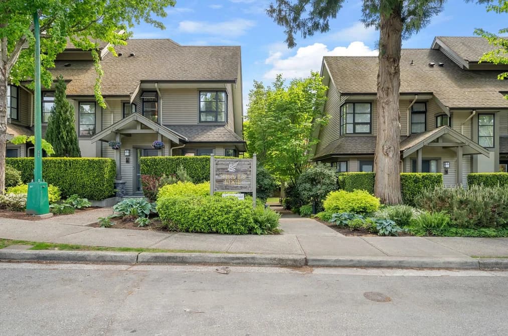 15 3150 SUNNYHURST ROAD, North Vancouver, BC — Residential for Sale - Main Photo