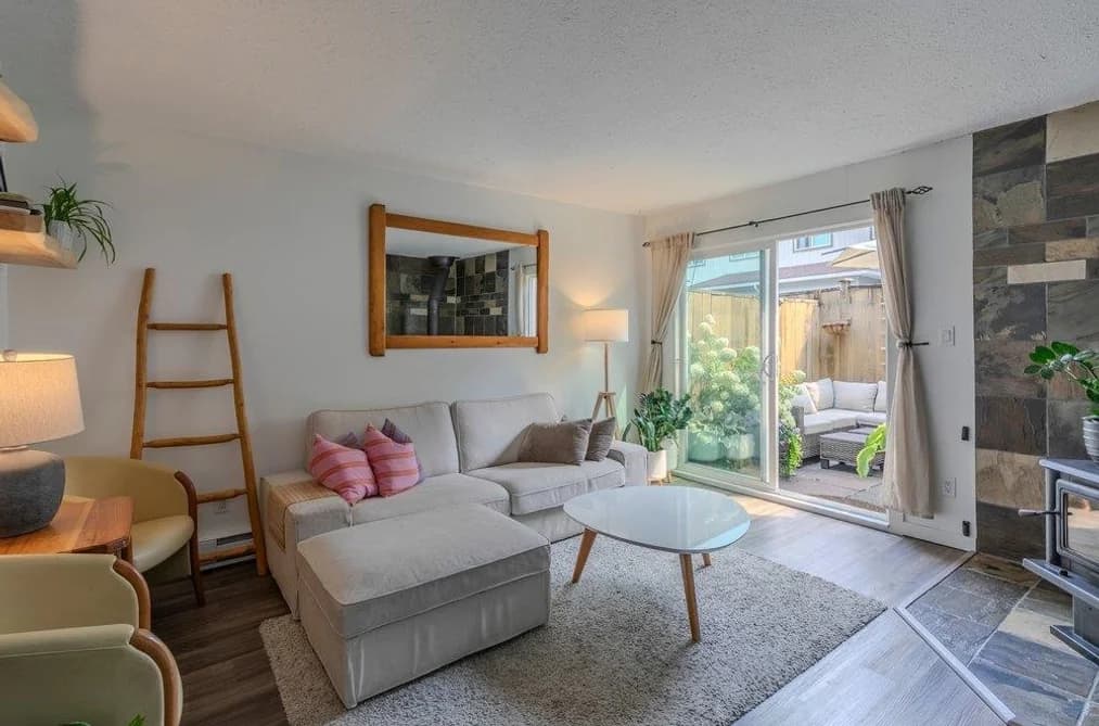 15 39752 GOVERNMENT ROAD, Squamish, BC — Residential for Sale - Photo 2