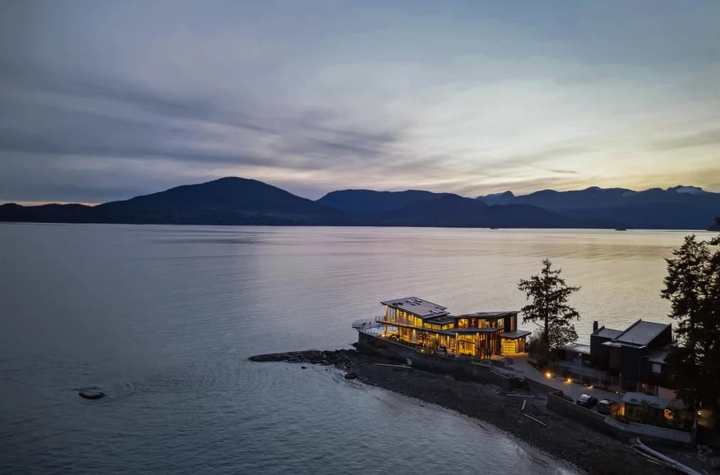 15 BRUNSWICK BEACH ROAD, Lions Bay, BC — Residential for Sale - Main Photo