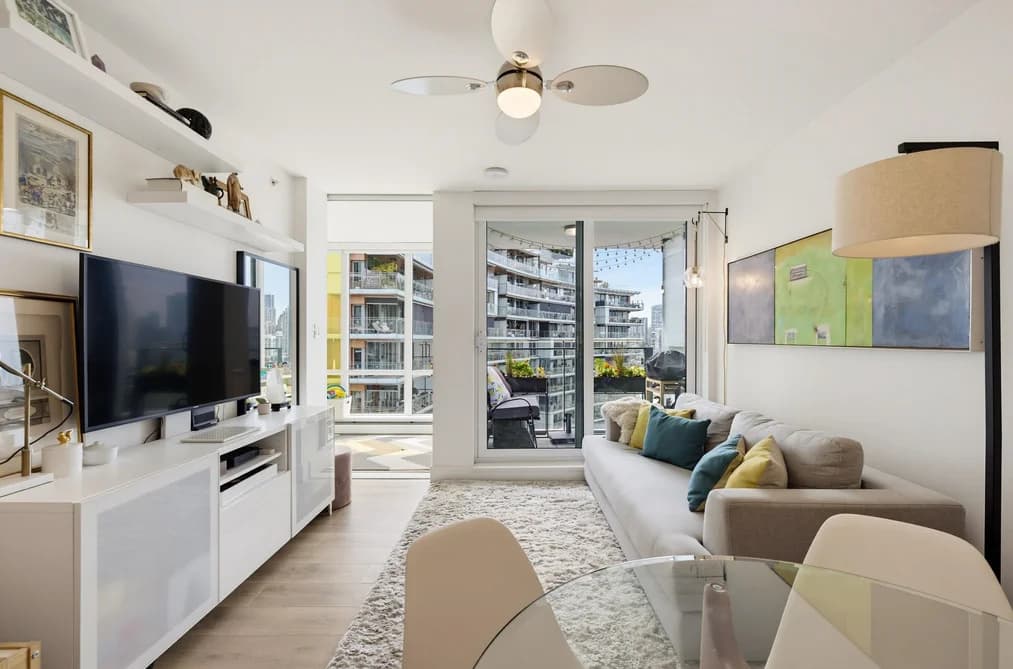 1501 1788 COLUMBIA STREET, Vancouver, BC — Residential for Sale - Photo 2