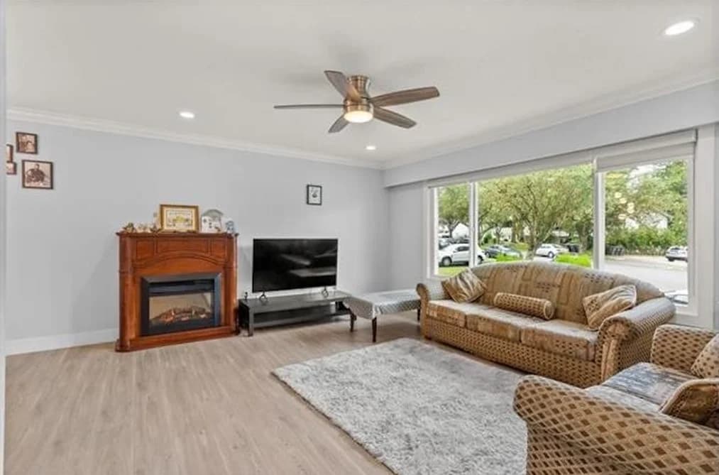 15077 86B AVENUE, Surrey, BC — Residential for Sale - Photo 2