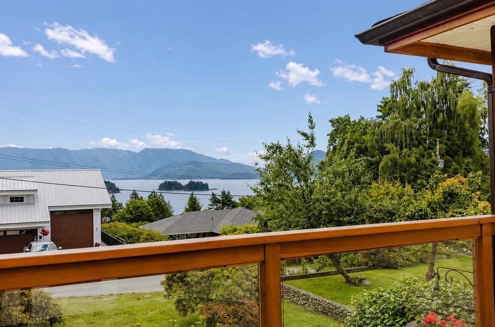 1515 THOMPSON ROAD, Gibsons, BC — Residential for Sale - Photo 2