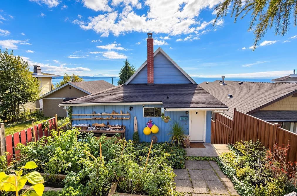 15249 VICTORIA AVENUE, White Rock, BC — Residential for Sale - Main Photo