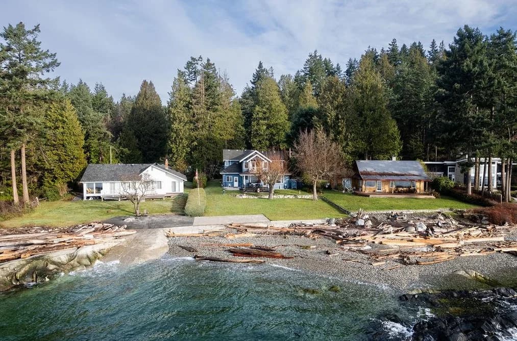 1537 MCCULLOUGH ROAD, Sechelt, BC — Residential for Sale - Main Photo