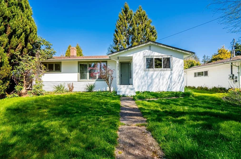 15405 SEMIAHMOO AVENUE, White Rock, BC — Residential for Sale - Main Photo