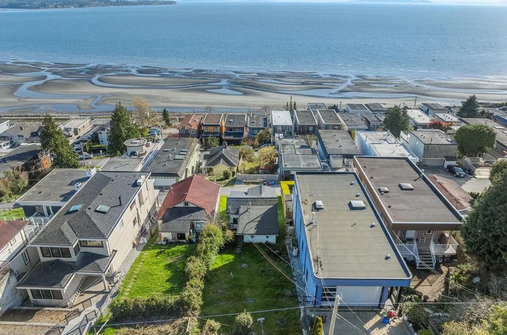 15412 COLUMBIA AVENUE, White Rock, BC — Residential for Sale - Main Photo