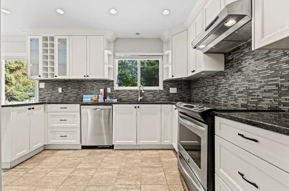 15469 22 AVENUE, Surrey, BC — Residential for Sale - Photo 2