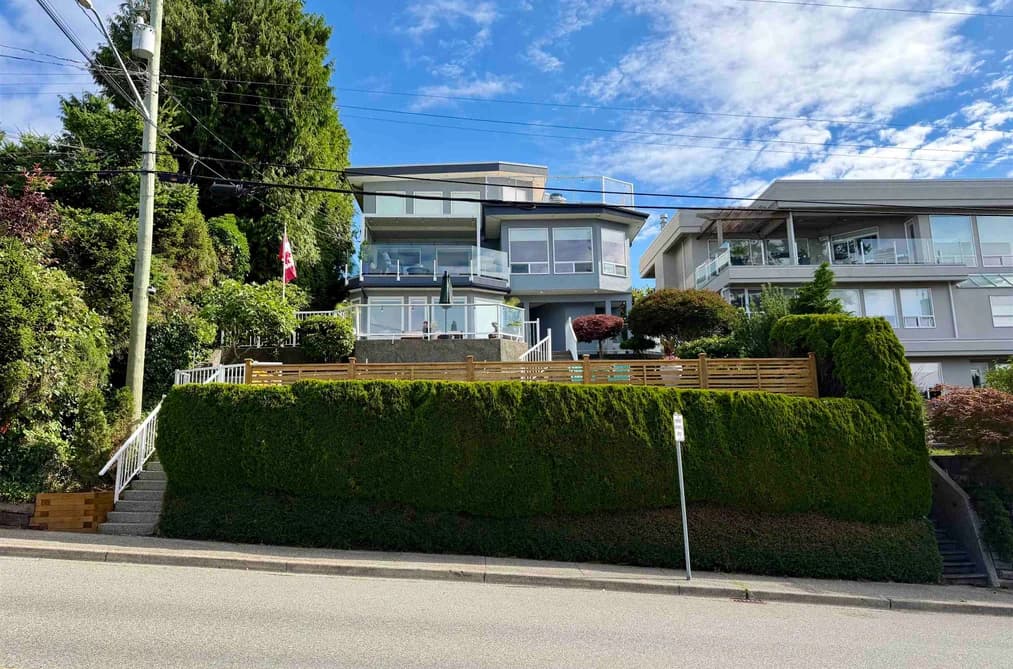 15477 COLUMBIA AVENUE, White Rock, BC — Residential for Sale - Main Photo