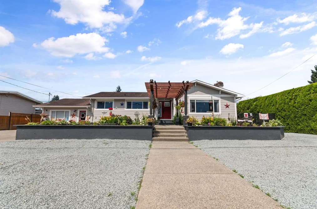 1549 PINEWOOD AVENUE, Agassiz, BC — Residential for Sale - Main Photo