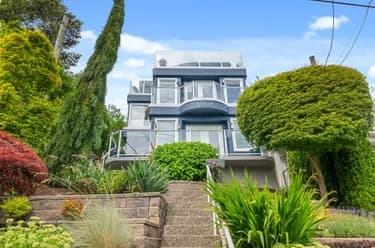House for sale at 15507 Columbia Avenue White Rock British Columbia - MLS: R3157280