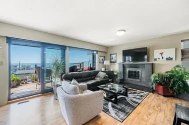 House for sale at 15556 Columbia Avenue White Rock British Columbia - MLS: R3117293
