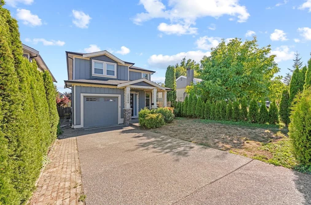 15568 RUSSELL AVENUE, White Rock, BC — Residential for Sale - Main Photo