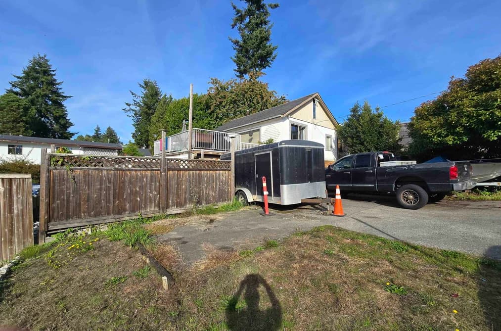 15619 VICTORIA AVENUE, White Rock, BC — Residential for Sale - Main Photo
