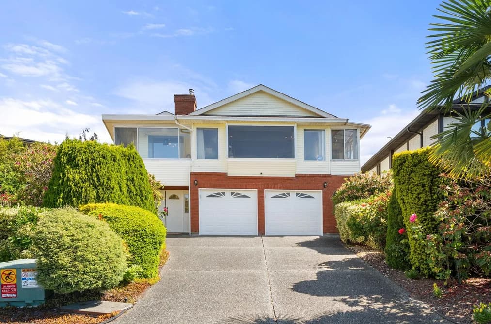 15655 SEMIAHMOO AVENUE, White Rock, BC — Residential for Sale - Main Photo