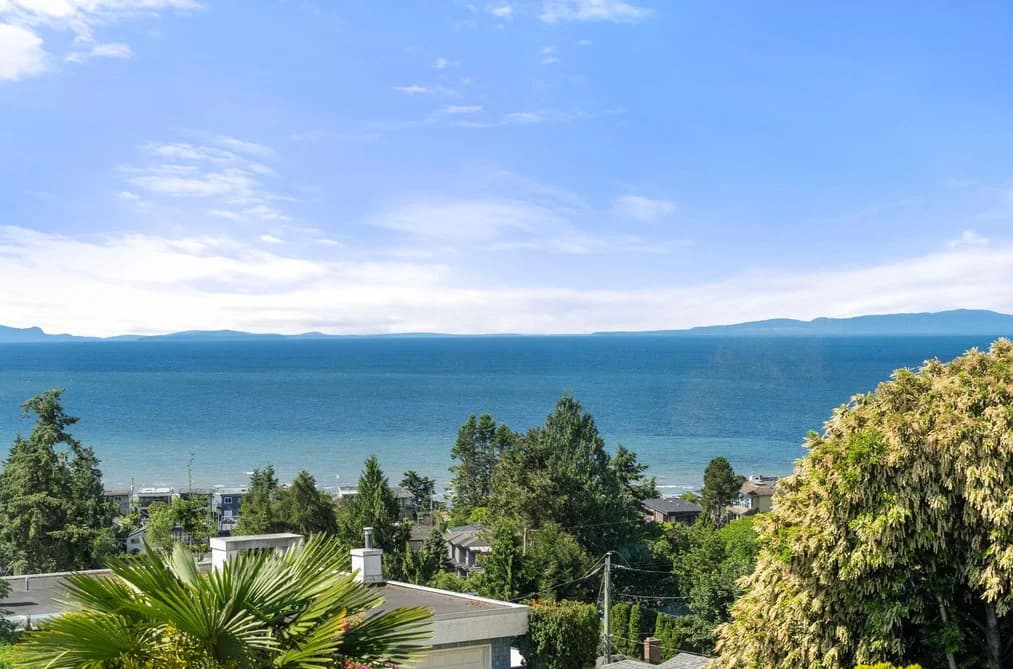 15655 SEMIAHMOO AVENUE, White Rock, BC — Residential for Sale - Photo 2