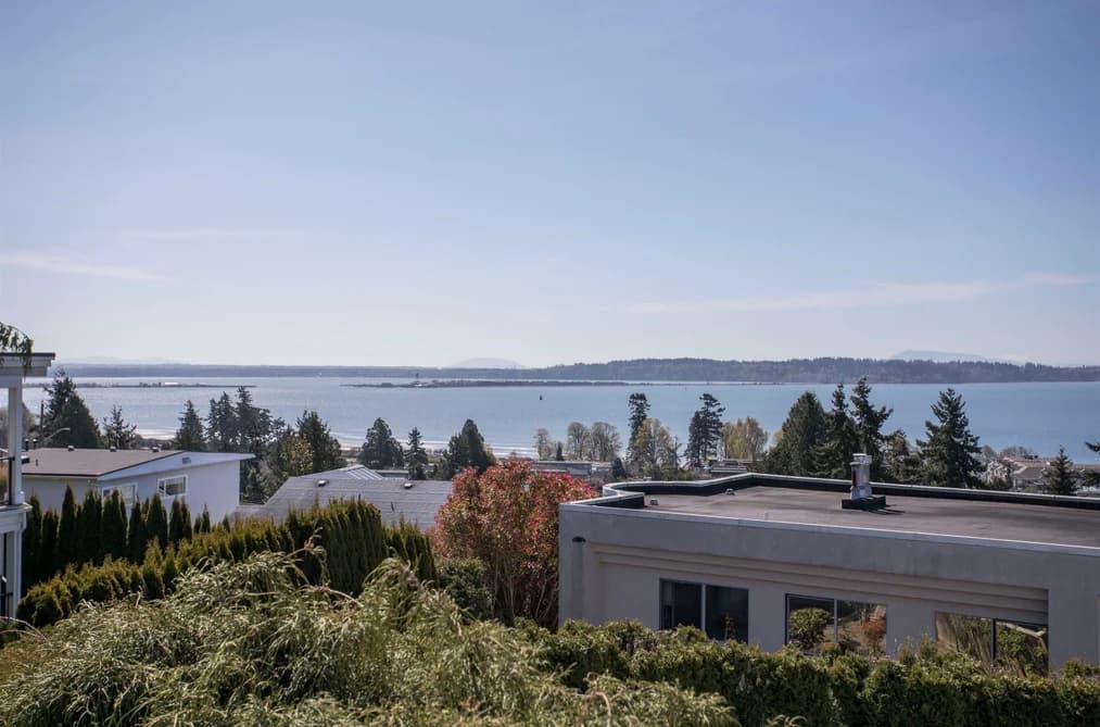 15662 SEMIAHMOO AVENUE, White Rock, BC — Residential for Sale - Main Photo