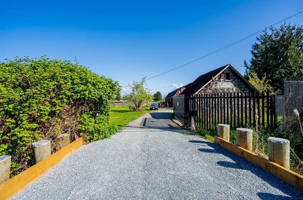 15675 40TH AVENUE, Surrey, BC — Residential for Sale - Photo 2