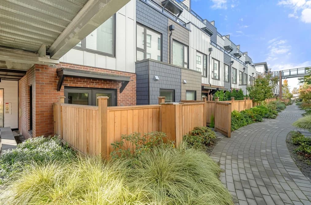 157 555 E 2ND STREET, North Vancouver, BC — Residential for Sale - Photo 2