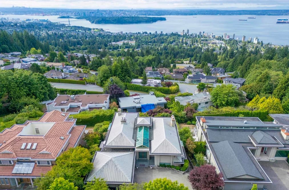 1572 CHIPPENDALE COURT, West Vancouver, BC — Residential for Sale - Photo 2